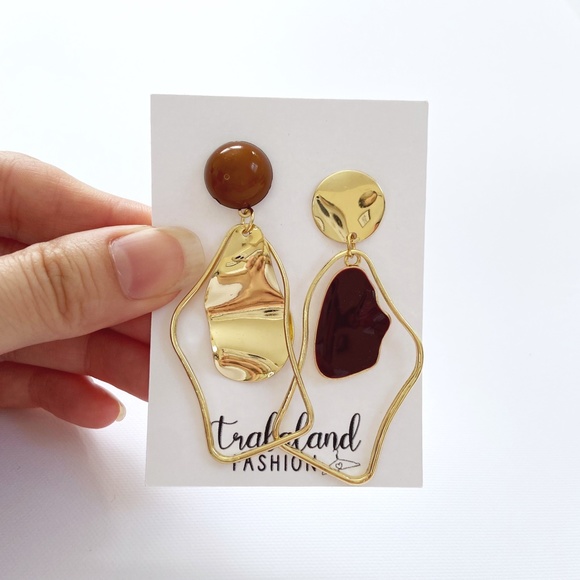 > NEW < Boutique Asymmetrical Geometric Modern Multi-color Dangle Earrings - Picture 3 of 7